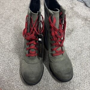 NWT Sorel Women's Boots with Red Laces